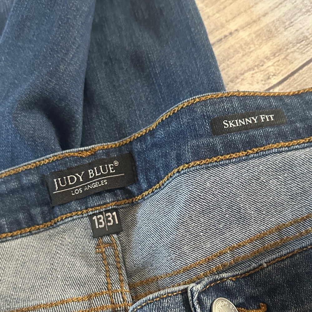 Judy Blue 13 Leopard Patch Distressed Skinny Jeans - Picture 3 of 6